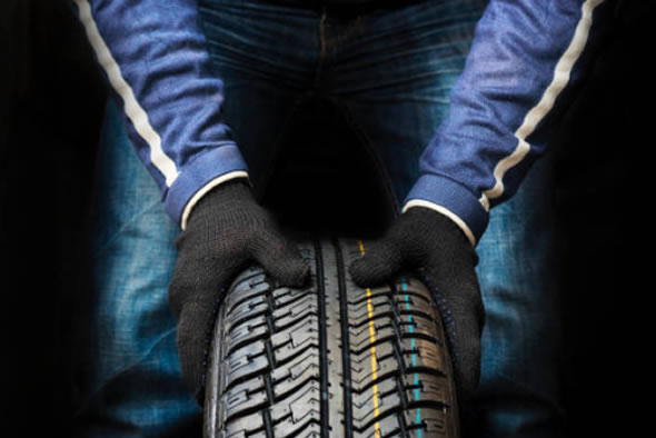 Chiama cambio gomme auto a  Settimo Torinese 3470296279